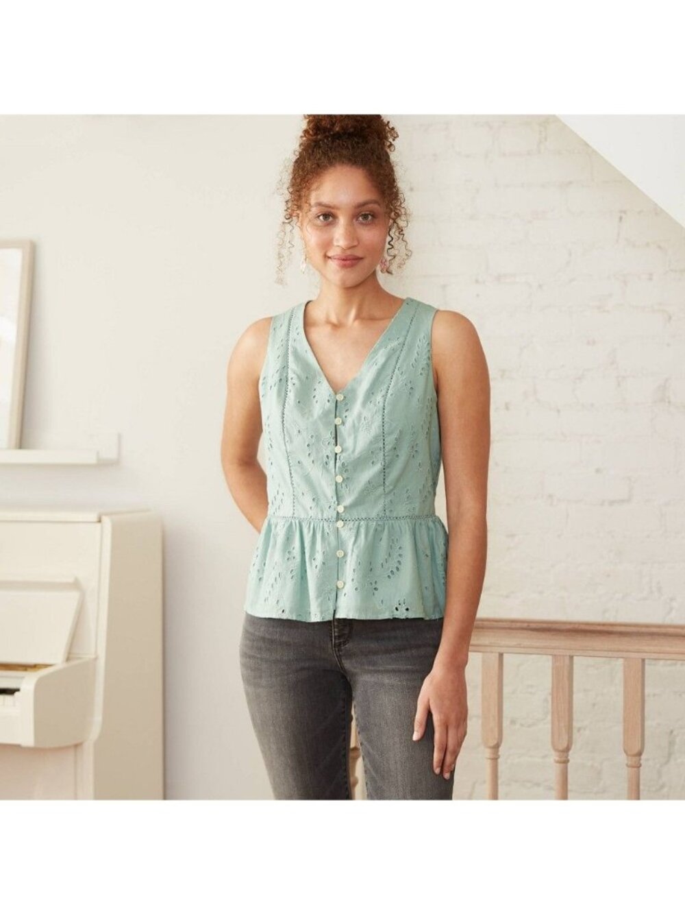 Universal Thread Womens XS Eyelet Button-Front Peplum Tank Top Sage Green Sleeve